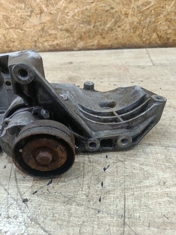 Кронштейн кондиционера Opel Vectra B 2000 седан 4дв. X16XEL 1.6