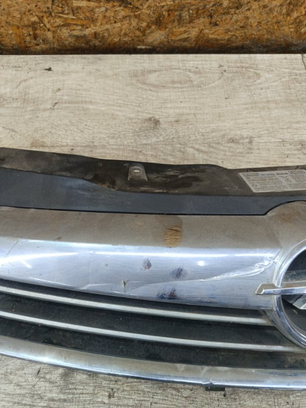 Решетка радиатора Opel Astra H 2010 седан 4дв. Z18XER 1.8