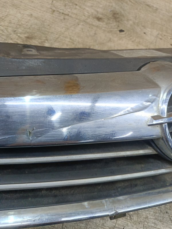 Решетка радиатора Opel Astra H 2010 седан 4дв. Z18XER 1.8