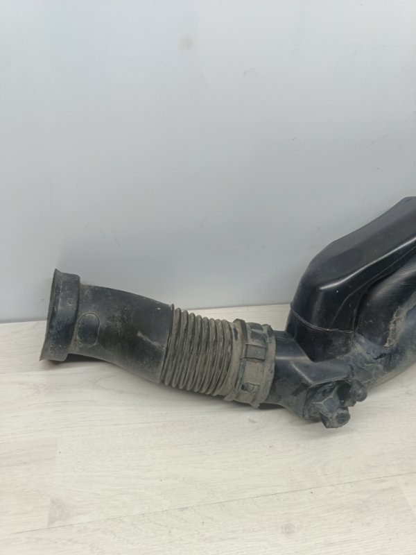 Резонатор воздушного фильтра Opel Astra H 2010 седан 4дв. Z18XER 1.8
