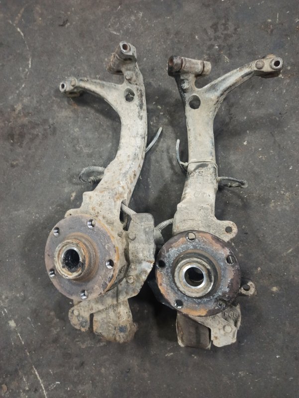 Поворотный кулак Audi А4 В5 1997 седан