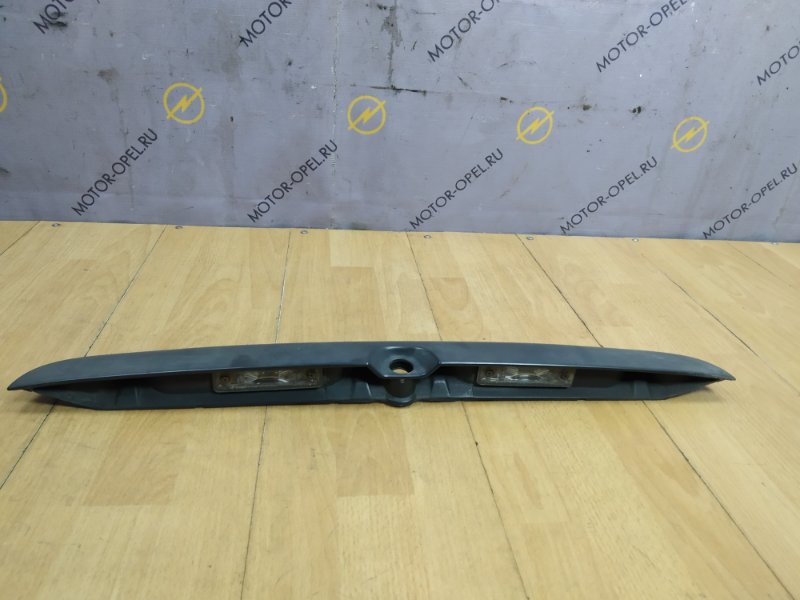 Молдинг крышки багажника Opel Zafira A 2005 минивэн Задн.
