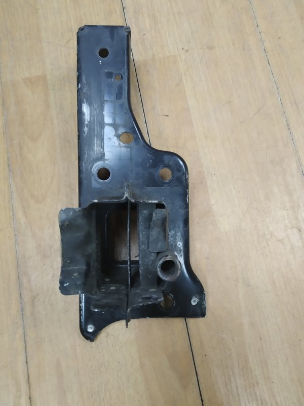 Кронштейн Opel Corsa D 2006-2010 Перед. Прав.