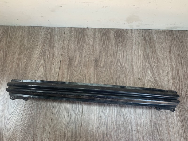 Усилитель бампера Volkswagen Golf 5 Задн.