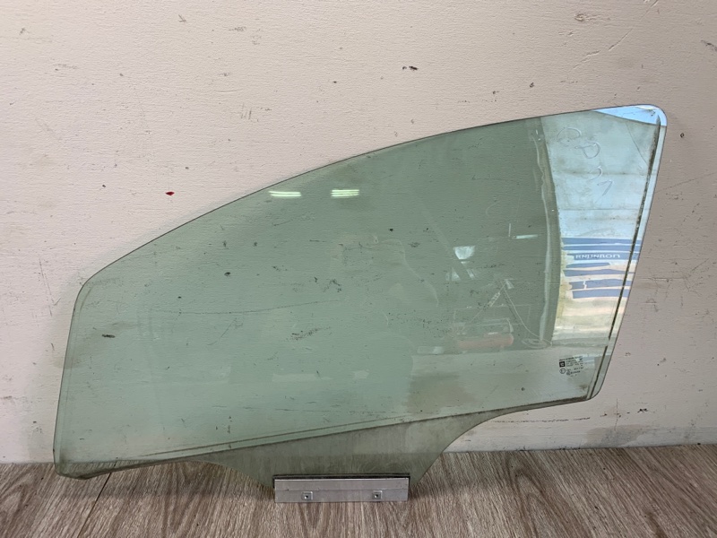 Стекло Opel Corsa D 2007 хетчбэк 5-ти дв. Перед. Лев.