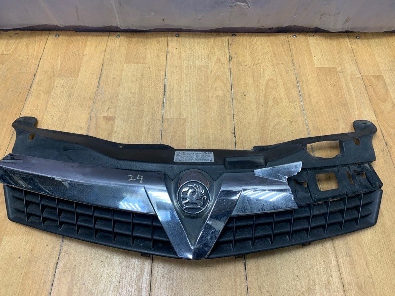 Решетка радиатора Opel Astra H 2005-2012 хетчбэк 3-х дв.