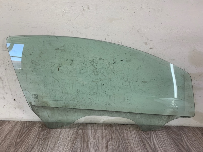 Стекло Opel Corsa D 2009 хетчбэк 3-х дв. Перед. Прав.