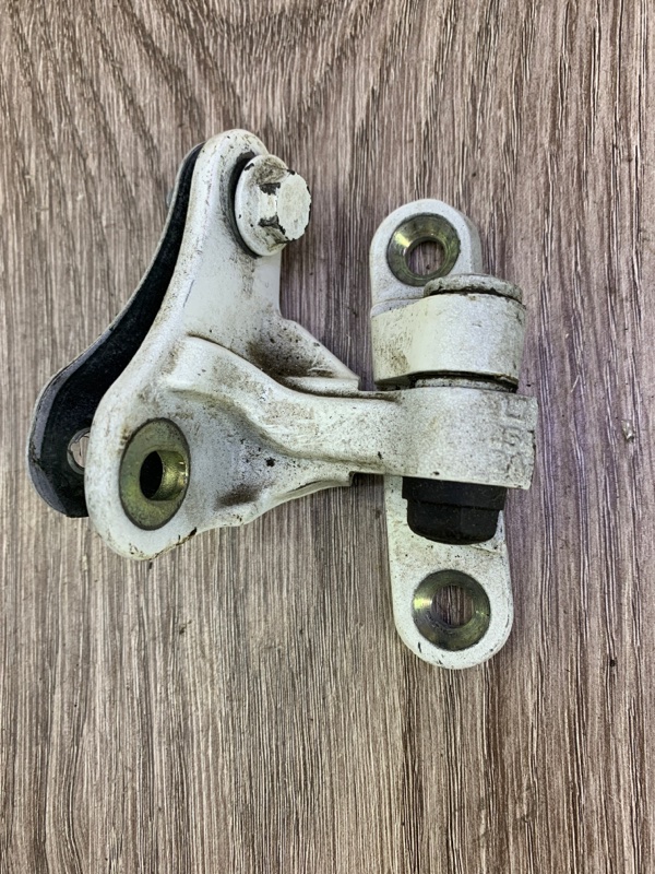 Петля двери Mercedes ML-350 2006 W164 3.5 М272 Перед.